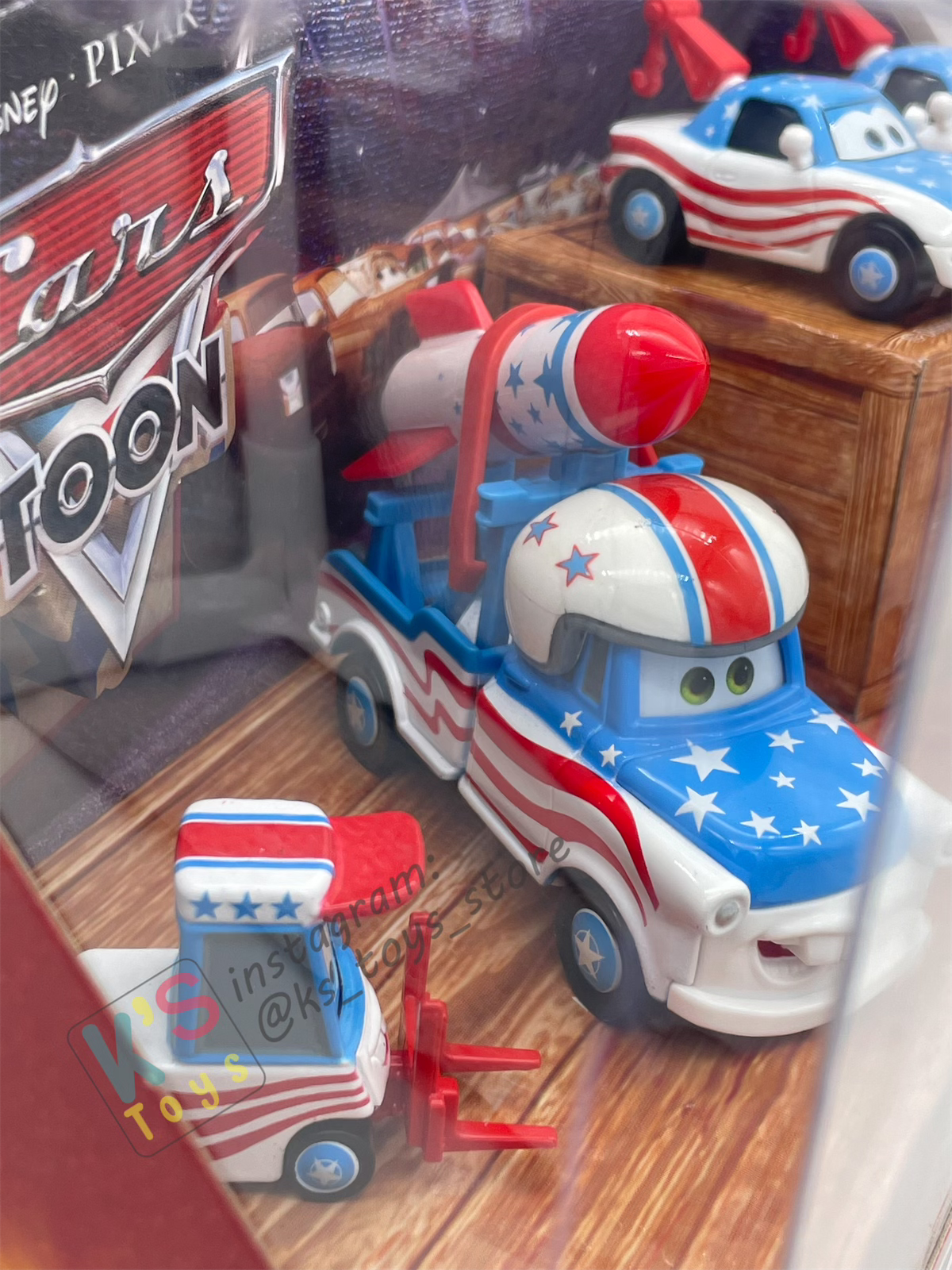 DISNEY PIXAR CARS - CARS TOON MATER THE GREATER 4-PACK GIFT SET - LUG, ROCKET MATER, MATER FAN MIA, MATER FAN TIA - BNIB