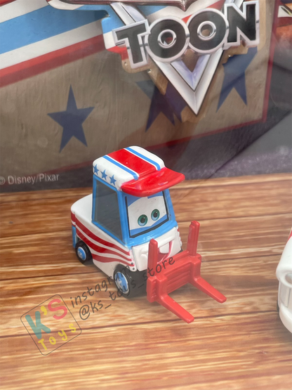 DISNEY PIXAR CARS - CARS TOON MATER THE GREATER 4-PACK GIFT SET - LUG, ROCKET MATER, MATER FAN MIA, MATER FAN TIA - BNIB