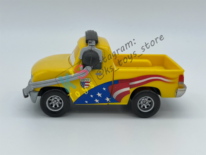 PRE-OWNED / LOOSE DISNEY PIXAR CARS - "JOHN LASSETIRES / JEFF GORVETTE CREW CHIEF" - GOOD CONDITION