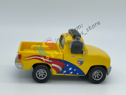 PRE-OWNED / LOOSE DISNEY PIXAR CARS - "JOHN LASSETIRES / JEFF GORVETTE CREW CHIEF" - GOOD CONDITION