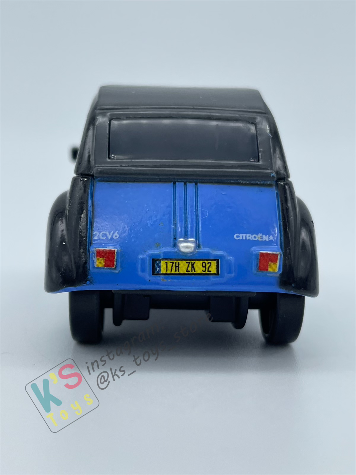 PRE-OWNED / LOOSE DISNEY PIXAR CARS - "JOHN" PARIS TOUR 2-PACK - EXCELLENT CONDITION (Copy)