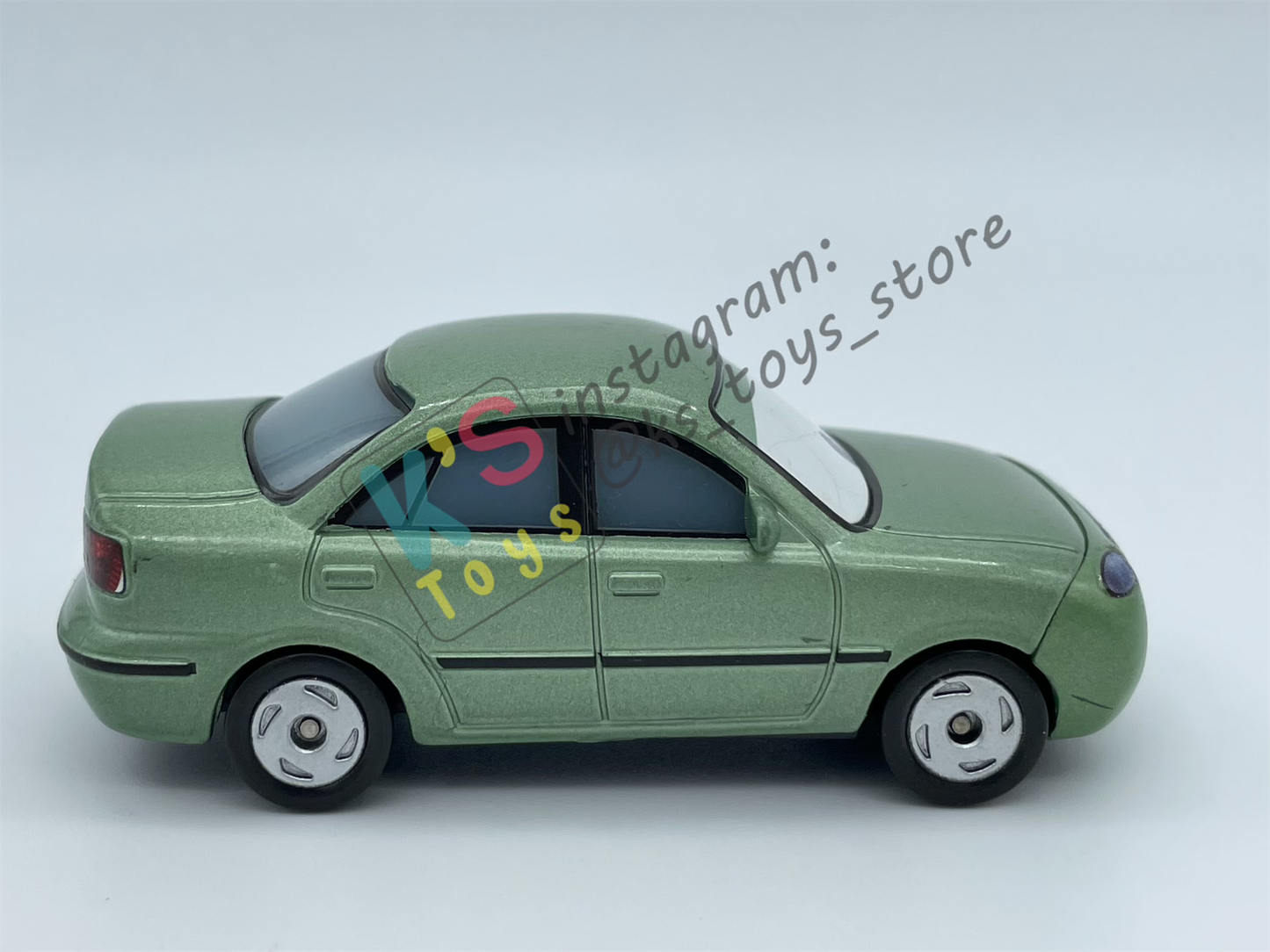 PRE-OWNED / LOOSE DISNEY PIXAR CARS - "VALERIE VEATE" FINAL LAP - EXCELLENT CONDITION