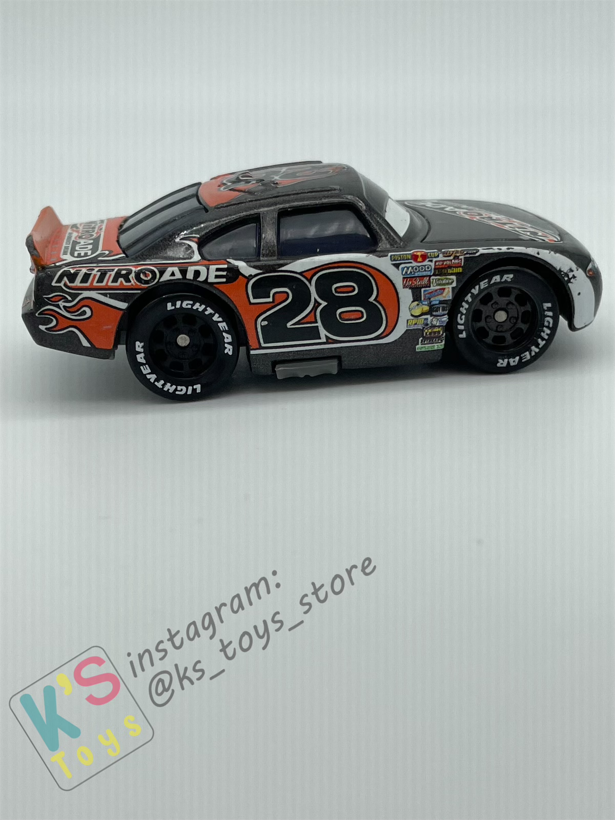 PRE-OWNED / LOOSE DISNEY PIXAR CARS - Nitroade #28 - Aiken Axler - Piston Cup