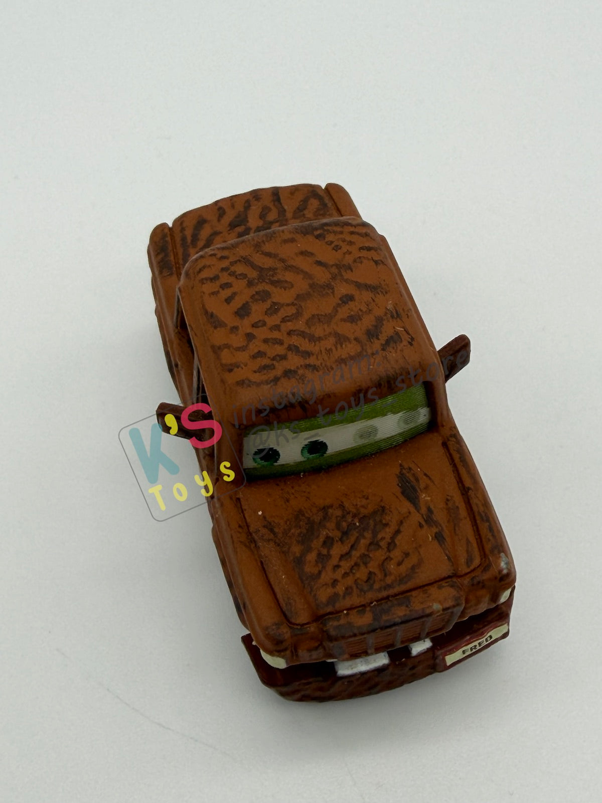 PRE-OWNED / LOOSE DISNEY PIXAR CARS 1:55 BY MATTEL - "FRED WITH FALLEN BUMPER (CHASE LENTICULAR)" CARS LENTICULAR EYES CHASE SERIES - NEAR MINT CONDITION