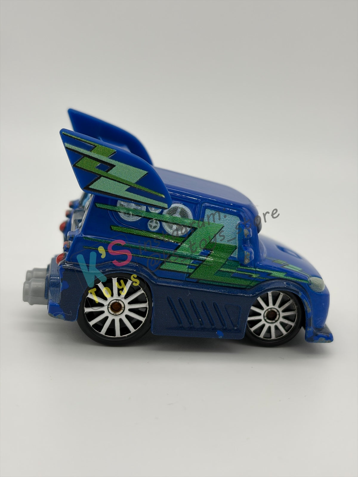 PRE-OWNED / LOOSE DISNEY PIXAR CARS BY MATTEL - "DJ (VARIANT)" CARS SERIES - PLAYED IN GOOD CONDITION - READ DESCRIPTION!!!!!!!!!!