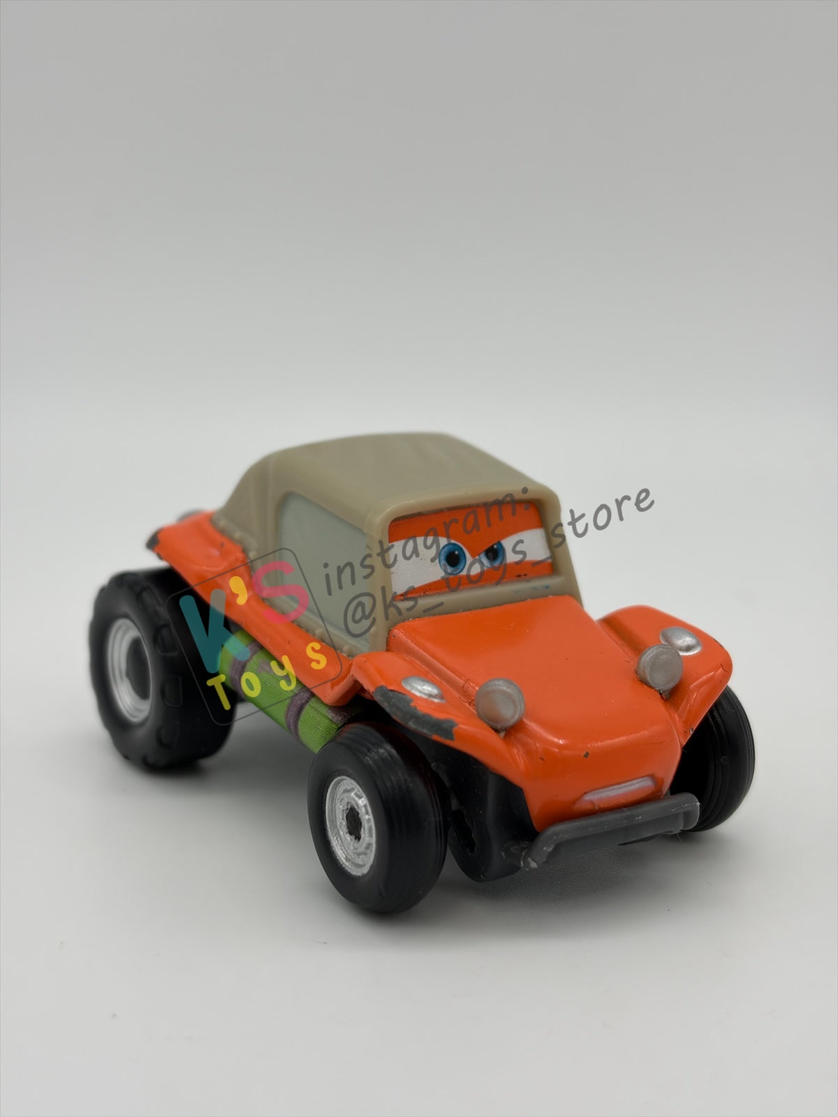 PRE-OWNED / LOOSE DISNEY PIXAR CARS BY MATTEL - "SANDY DUNES" RADIATOR SPRINGS 500 1/2 SERIES - PLAYED CONDITION WITH BROKEN EXHAUST PIPE - READ DESCRIPTION!!!!!!!!!!