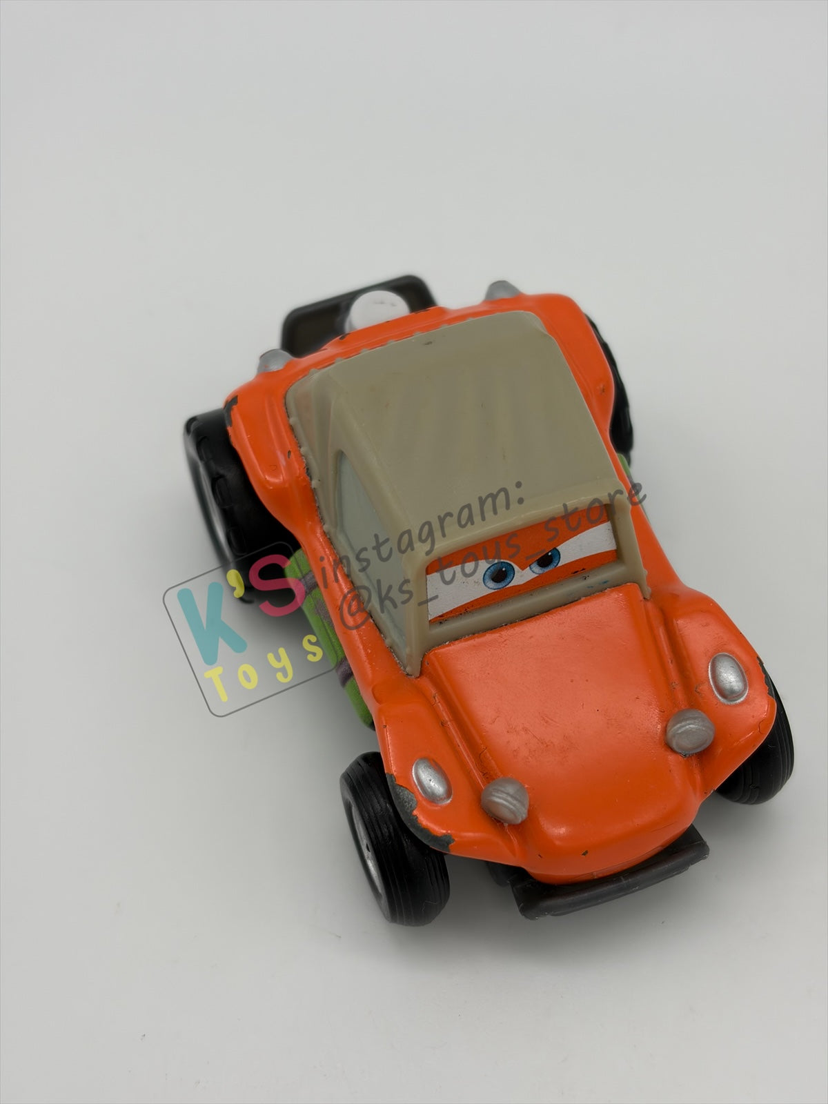PRE-OWNED / LOOSE DISNEY PIXAR CARS BY MATTEL - "SANDY DUNES" RADIATOR SPRINGS 500 1/2 SERIES - PLAYED CONDITION WITH BROKEN EXHAUST PIPE - READ DESCRIPTION!!!!!!!!!!