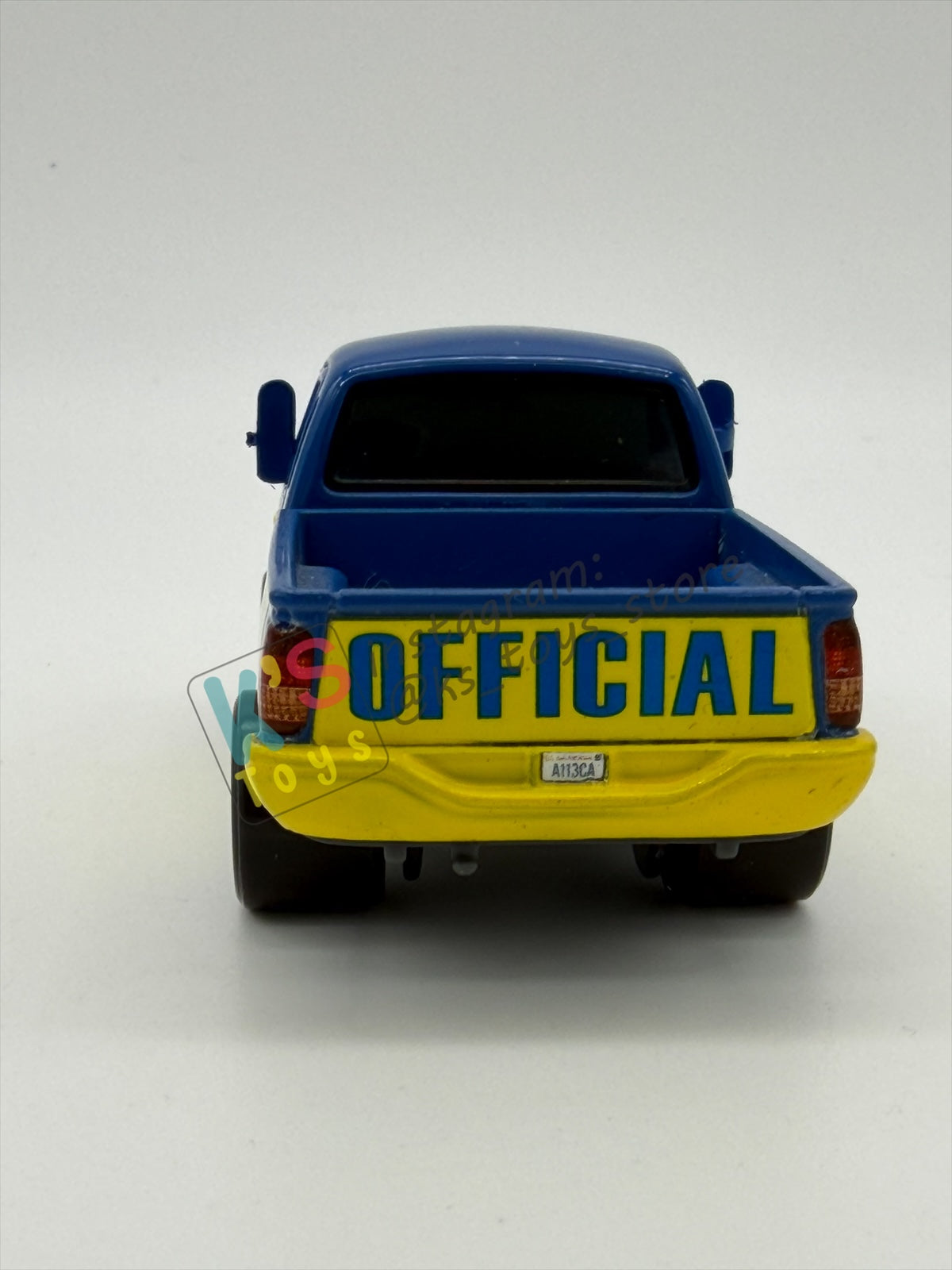PRE-OWNED / LOOSE DISNEY PIXAR CARS BY MATTEL - "DEXTER HOOVER YELLOW MISSING YELLOW FLAG" CARS SERIES - NEAR MINT CONDITION BUT MISSING YELLOW FLAG - READ DESCRIPTION!!!!!!!!!!