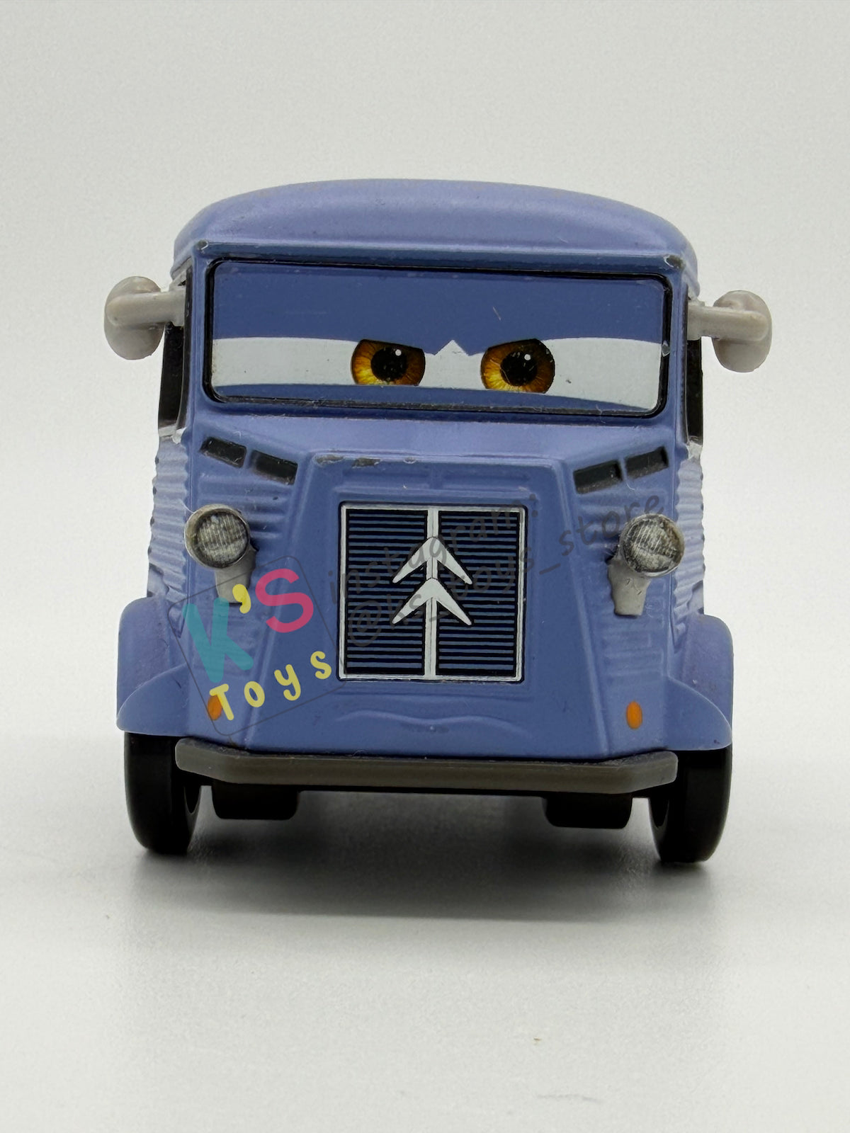 PRE-OWNED / LOOSE DISNEY PIXAR CARS 1:55 BY MATTEL - "PAUL OILKLEY" CARS 2 YE LEFT TURN IN - NEAR MINT CONDITION