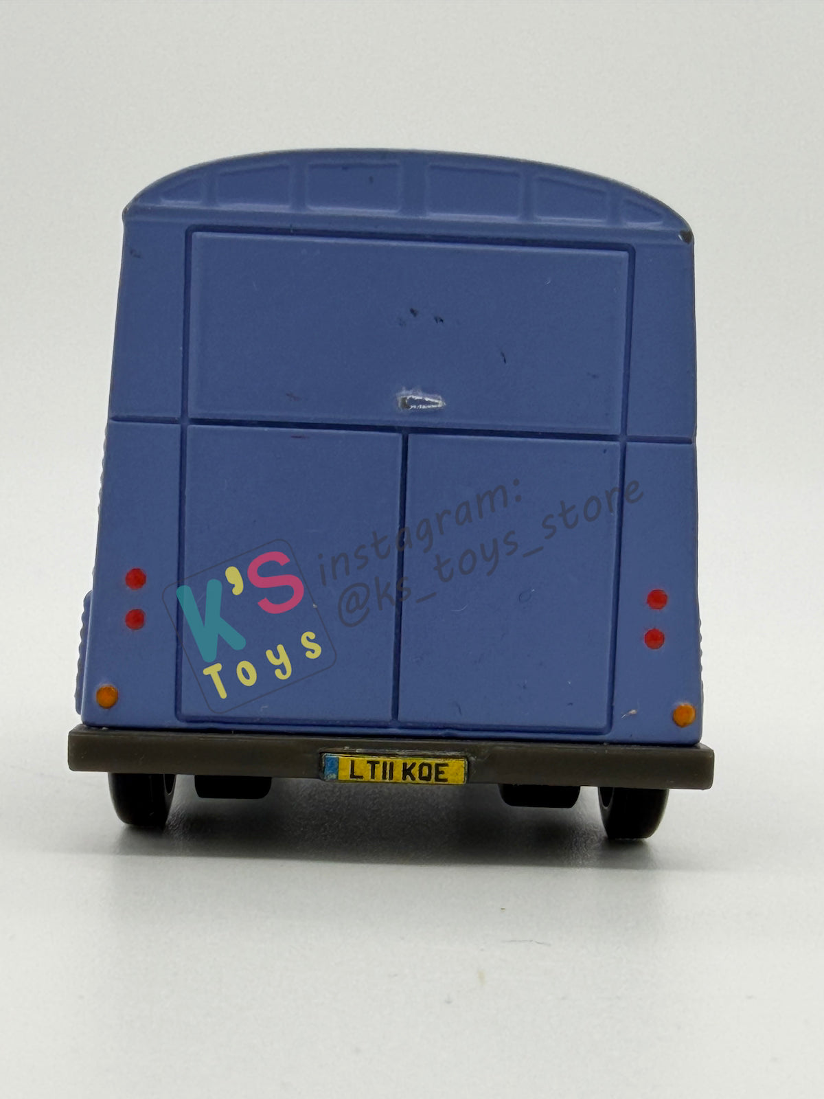 PRE-OWNED / LOOSE DISNEY PIXAR CARS 1:55 BY MATTEL - "PAUL OILKLEY" CARS 2 YE LEFT TURN IN - NEAR MINT CONDITION