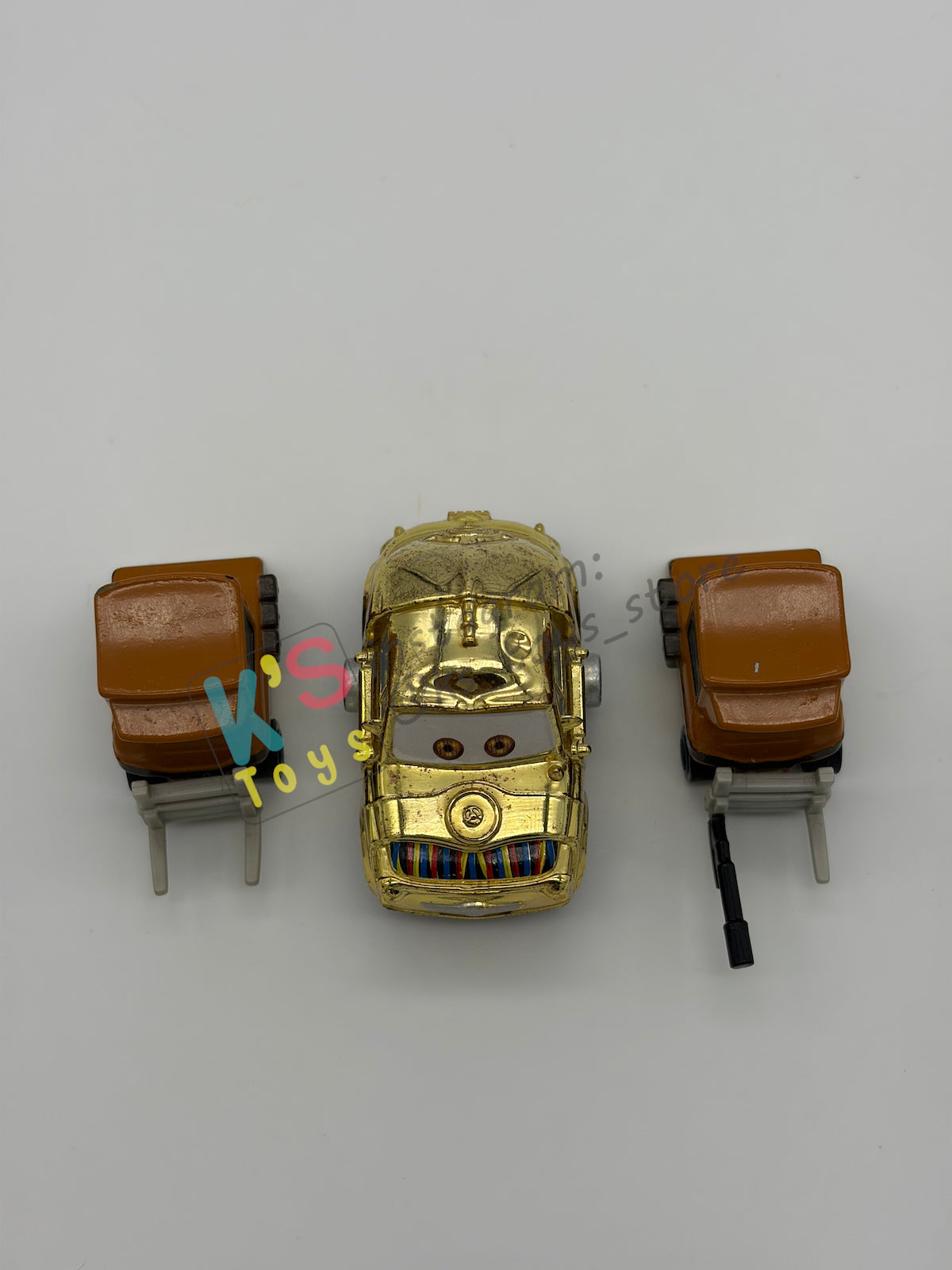 PRE-OWNED / LOOSE DISNEY PIXAR CARS - "LUIGI AS C-3PO & PITTIES AS JAWAS" - STAR WARS DISNEY PARKS SERIES - DISPLAYED CONDITION