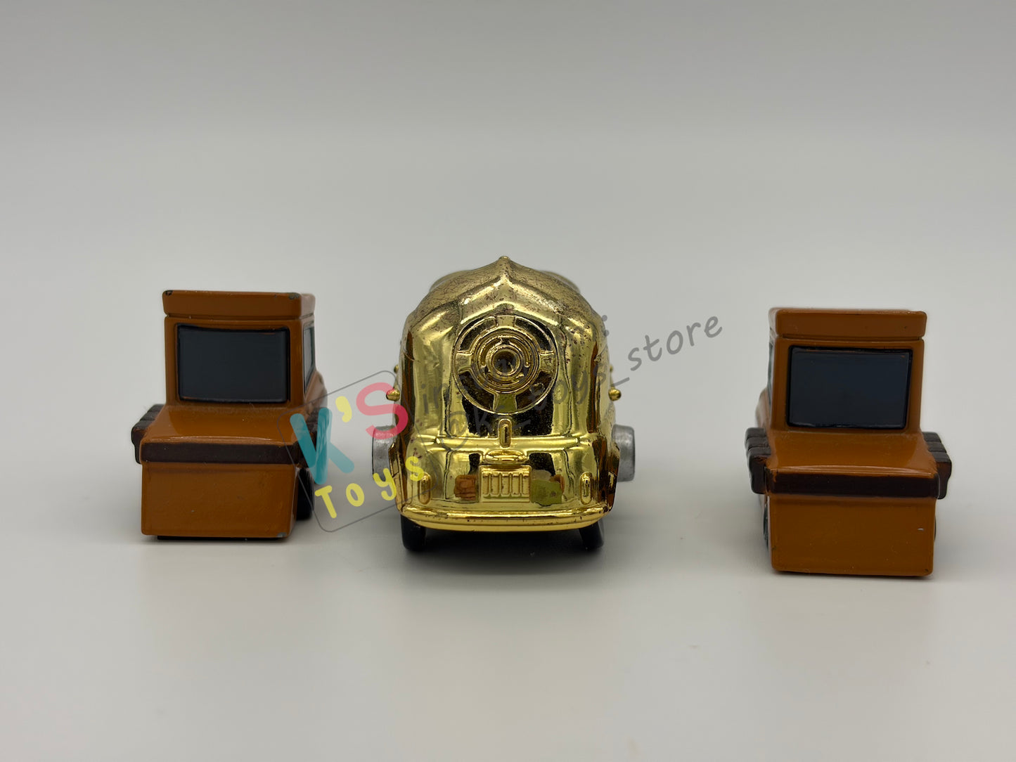PRE-OWNED / LOOSE DISNEY PIXAR CARS - "LUIGI AS C-3PO & PITTIES AS JAWAS" - STAR WARS DISNEY PARKS SERIES - DISPLAYED CONDITION