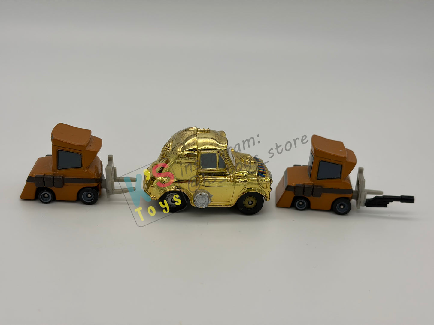 PRE-OWNED / LOOSE DISNEY PIXAR CARS - "LUIGI AS C-3PO & PITTIES AS JAWAS" - STAR WARS DISNEY PARKS SERIES - DISPLAYED CONDITION