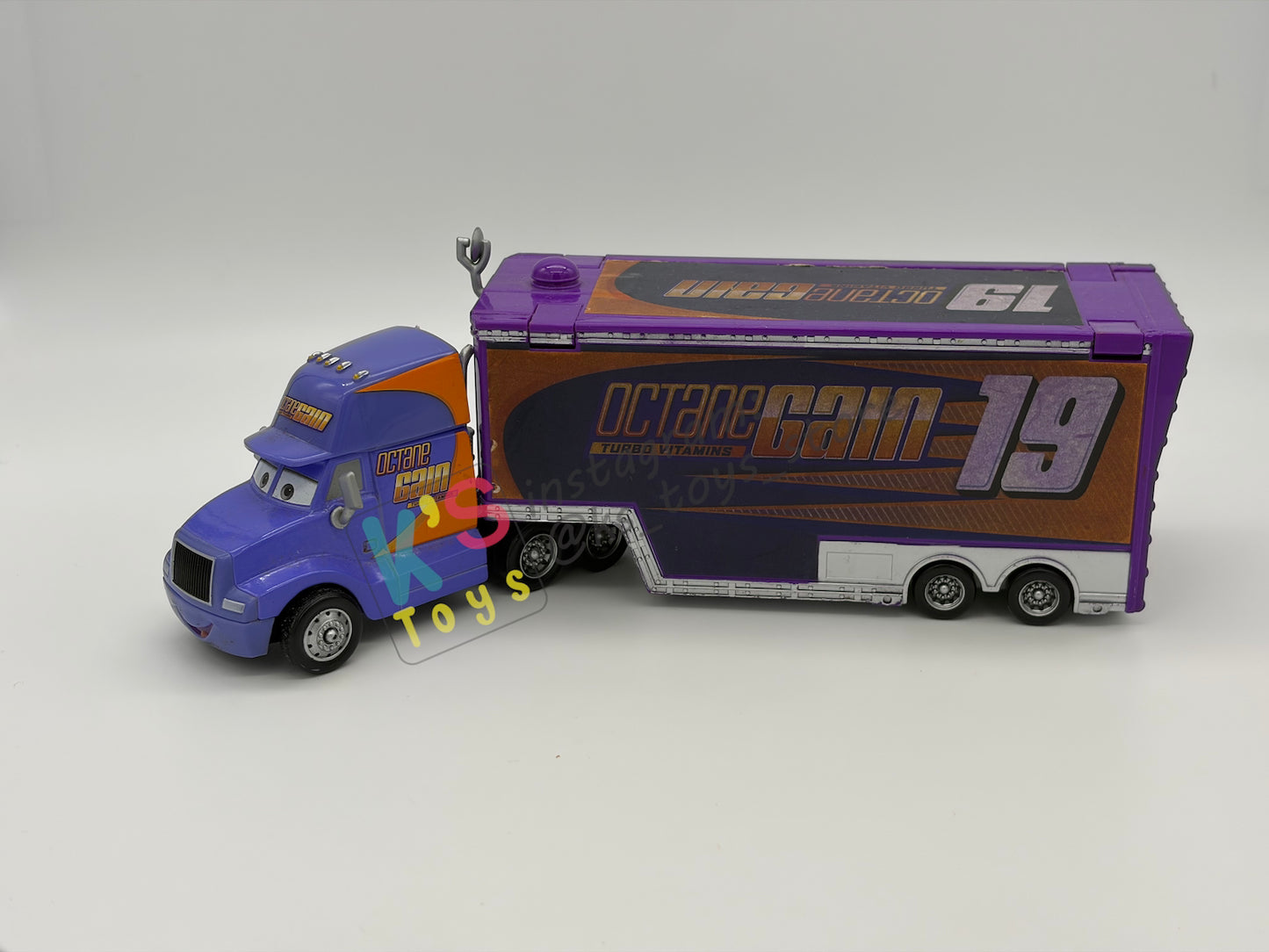 PRE-OWNED / LOOSE HAULER DISNEY PIXAR CARS BY MATTEL, "BOBBY SWIFT’S HAULERS" CARS 3 SERIES, IN GOOD CONDITION - PLEASE READ DESCRIPTION!!!!!!!!!!