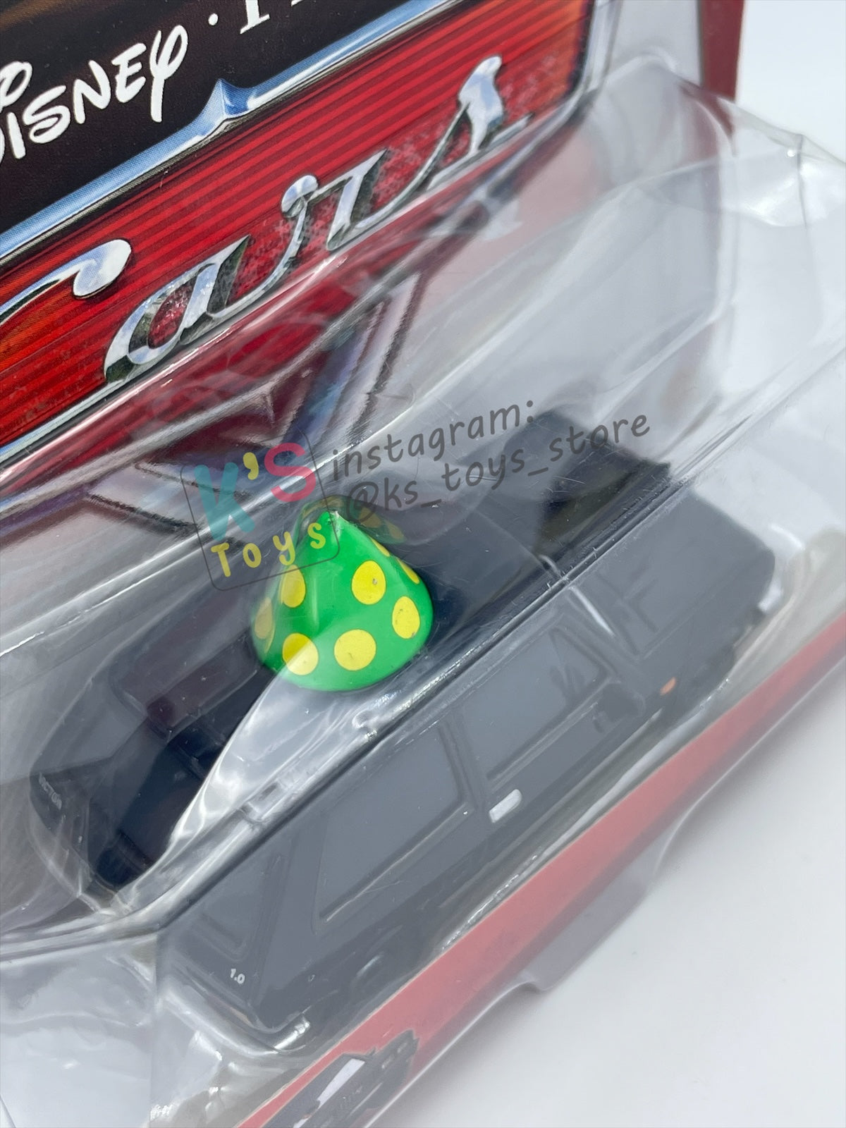 DISNEY PIXAR CARS BY MATTEL, ALEXANDER HUGO WITH PARTY HAT - CARS 2 - BNIP