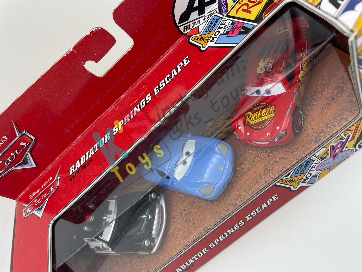 Gift Set Disney Pixar Cars 1:55 - LIGHTNING MCQUEEN, SHERIFF AND SALLY - RADIATOR SPRINGS ESCAPE ONLY AT TOYSRUS - BNIP