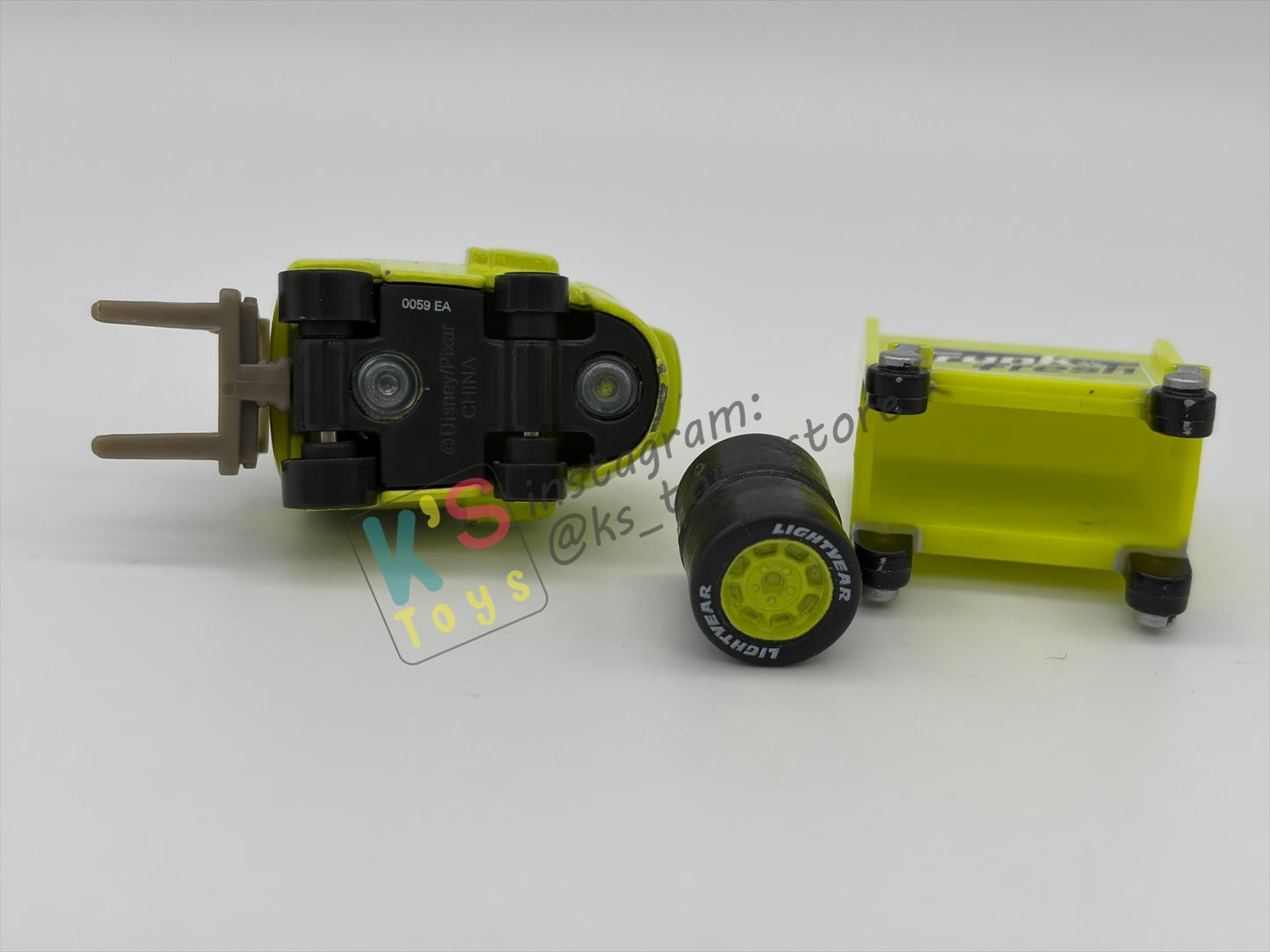 PRE-OWNED / LOOSE DISNEY PIXAR CARS - "TRUNK FRESH WIDE PITTY" CARS 1 - GOOD CONDITION - READ DESCRIPTION!!!!!!