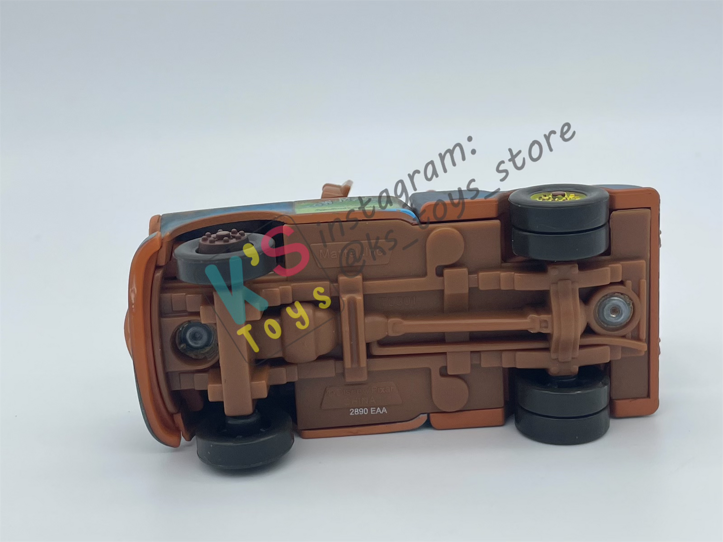 PRE-OWNED / LOOSE DISNEY PIXAR CARS - "MATER WITH HOOD" LENTICULAR EYES, CHASE SERIES - DISPLAYED CONDITION