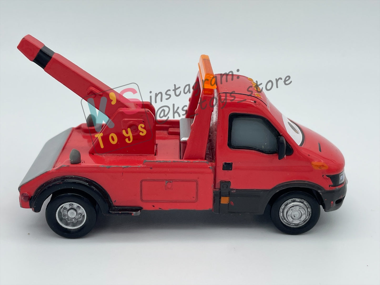 PRE-OWNED / LOOSE DISNEY PIXAR CARS BY MATTEL - "TOWIN EOIN" (MISSING THE HANGING TOW) - PLAYED WITH CONDITION - READ DESCRIPTION!!!!!!!!!!!