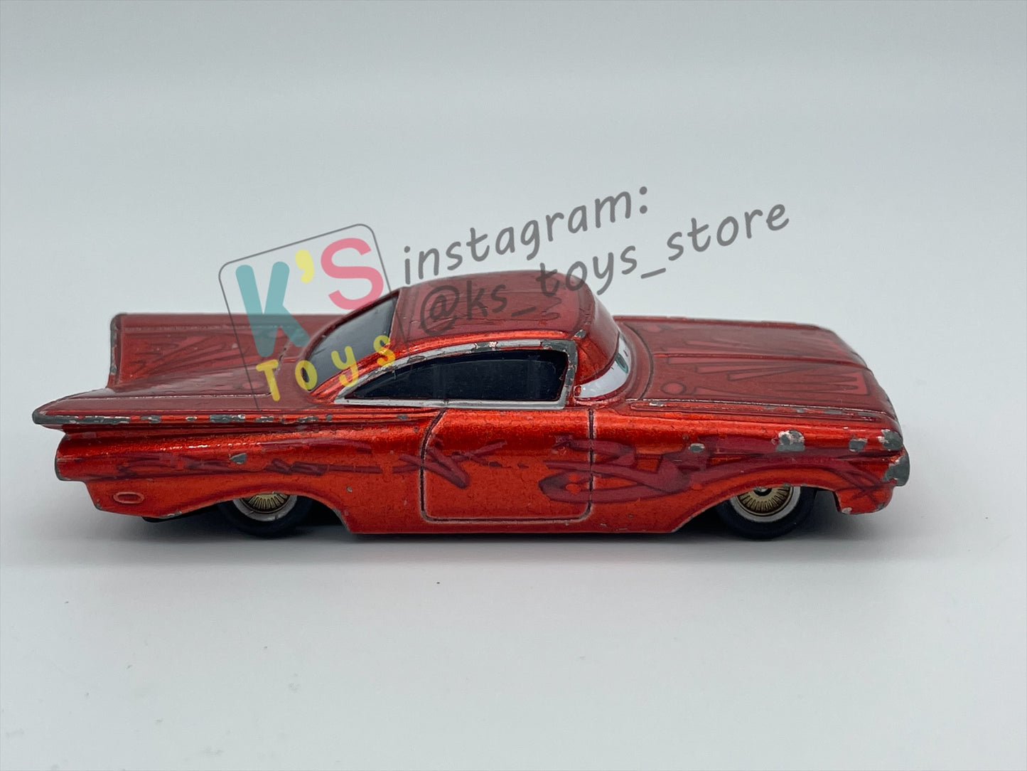 PRE-OWNED / LOOSE DISNEY PIXAR CARS BY MATTEL - "HYDRAULIC RAMONE" - PLAYED WITH CONDITION - READ DESCRIPTION!!!!!!!!!!!