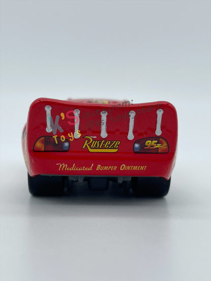 PRE-OWNED / LOOSE DISNEY PIXAR CARS 1:55 BY MATTEL - "HUDSON HORNET PISTON CUP LIGHTNING MCQUEEN" CARS 2 SERIES - NEAR MINT CONDITION