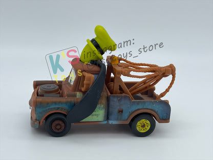 PRE-OWNED / LOOSE DISNEY PIXAR CARS - "GOOFY MATER" EXCLUSIVE DISNEY PARKS - NEAR MINT CONDITION