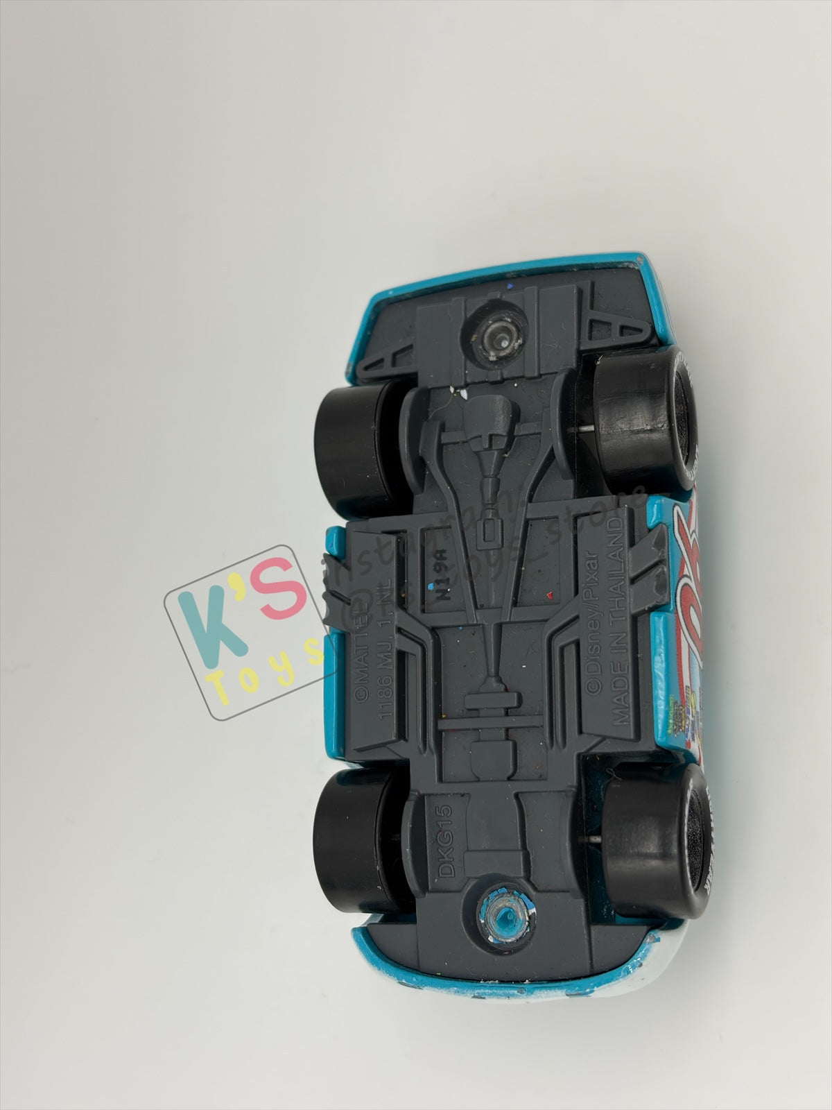 PRE-OWNED / LOOSE DISNEY PIXAR CARS - "Ponchy Wipeout (Bumper save #90)" CARS SERIES - PLAYED CONDITION - READ DESCRIPTION!!!!!!!!!!