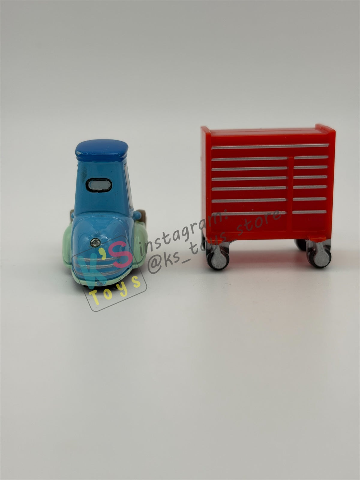 PRE-OWNED / LOOSE DISNEY PIXAR CARS - "PIT CREW MEMBER GUIDO" CARS SERIES - NEAR MINT CONDITION