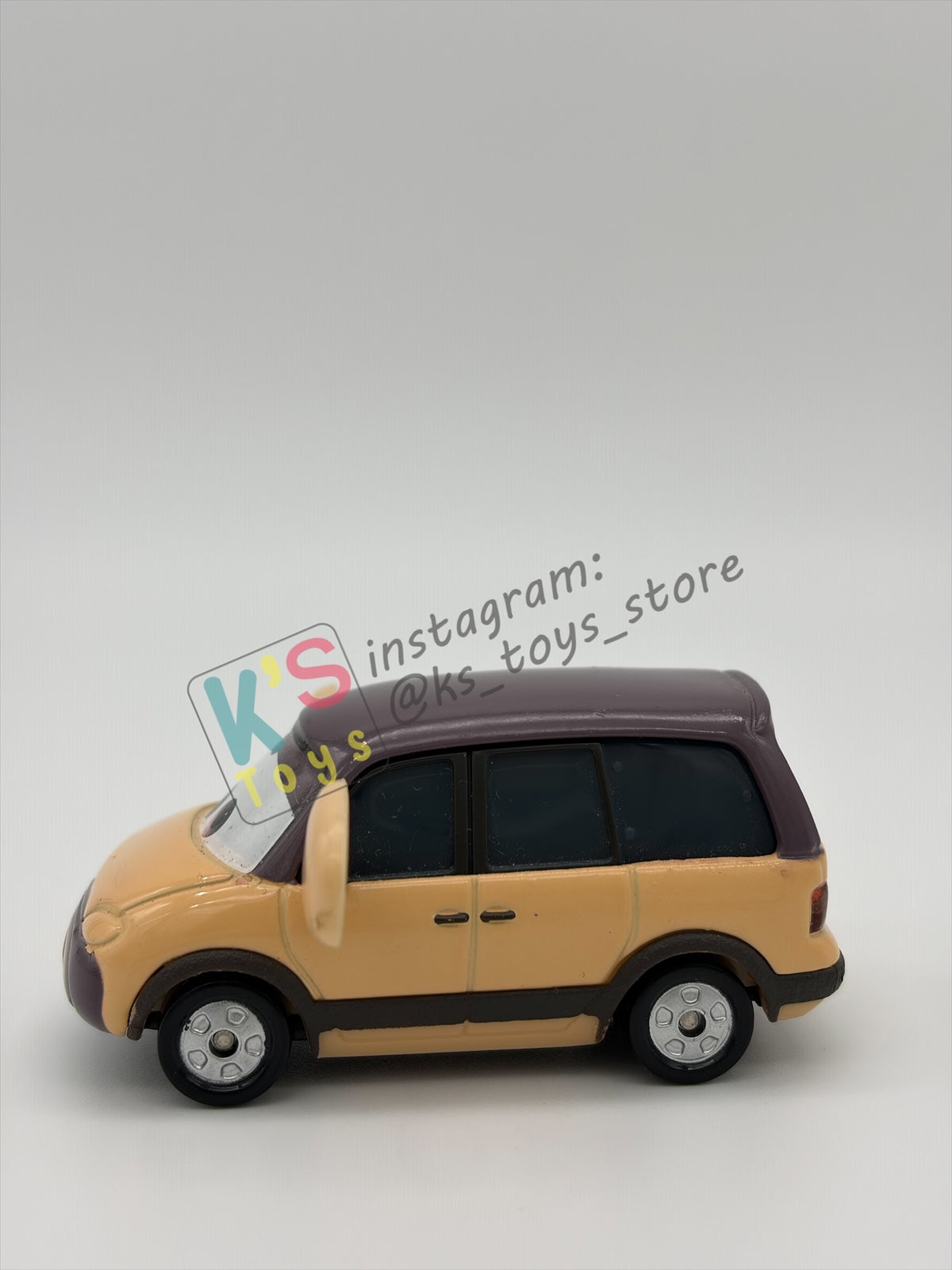 PRE-OWNED / LOOSE DISNEY PIXAR CARS - CIRCUS VAN - SUPER CHASE SERIES - PRE-OWNED IN GOOD CONDITION - READ DESCRIPTION!!!!!!