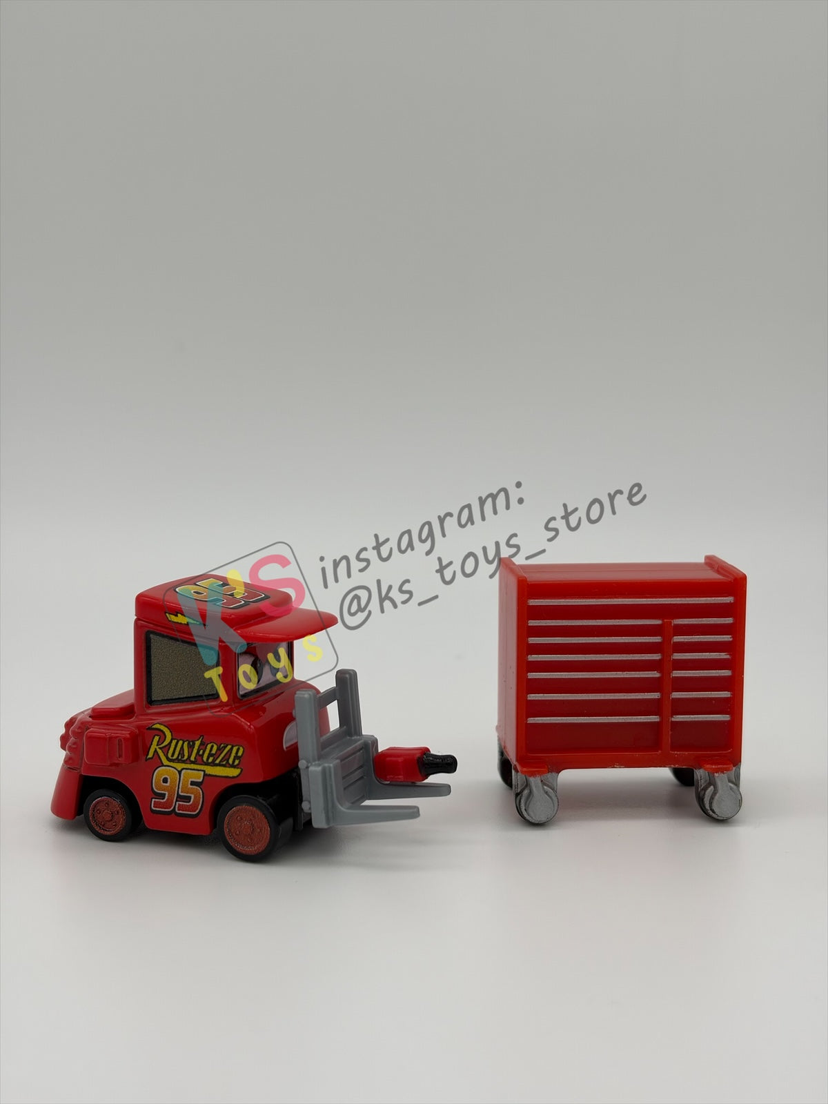 PRE-OWNED / LOOSE DISNEY PIXAR CARS - "MY NAME IS NOT CHUCK WITH CART" CARS 1 - PRE-OWNED IN GOOD CONDITION - READ DESCRIPTION!!!!!!