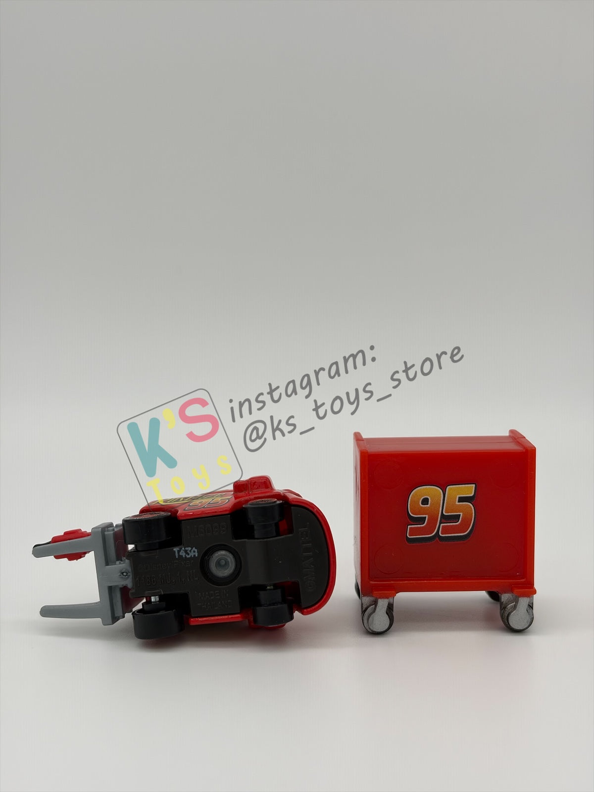 PRE-OWNED / LOOSE DISNEY PIXAR CARS - "MY NAME IS NOT CHUCK WITH CART" CARS 1 - PRE-OWNED IN GOOD CONDITION - READ DESCRIPTION!!!!!!