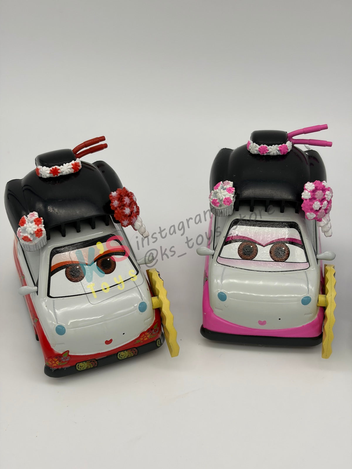 PRE-OWNED / LOOSE DISNEY STORE OF DISNEY PIXAR CARS 1:43 - TAMIKO, SHIGEKO AND OKUNI - TRAVELLING THROUGH TOKYO SERIES - IN NEAR MINT CONDITION