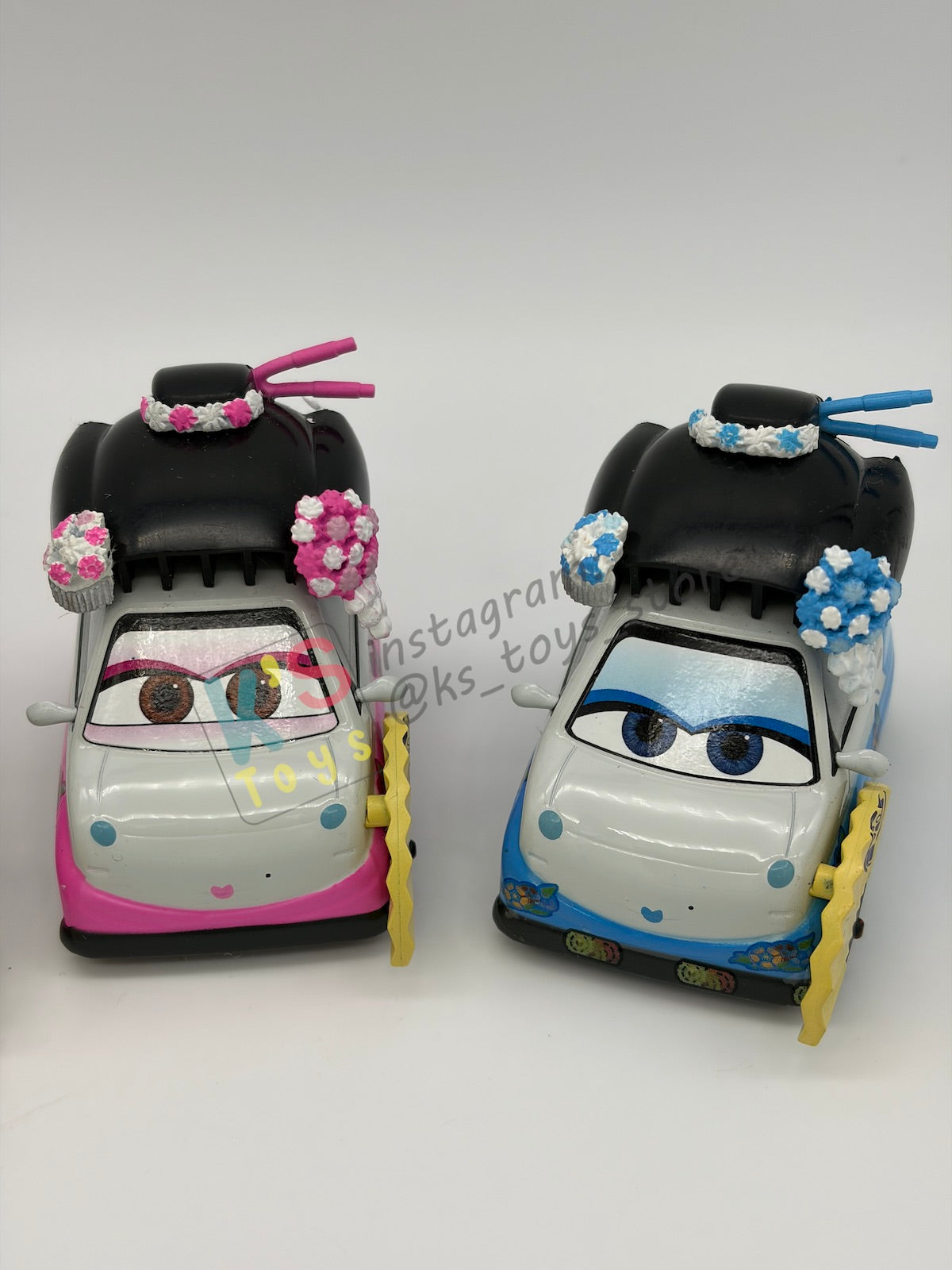 PRE-OWNED / LOOSE DISNEY STORE OF DISNEY PIXAR CARS 1:43 - TAMIKO, SHIGEKO AND OKUNI - TRAVELLING THROUGH TOKYO SERIES - IN NEAR MINT CONDITION