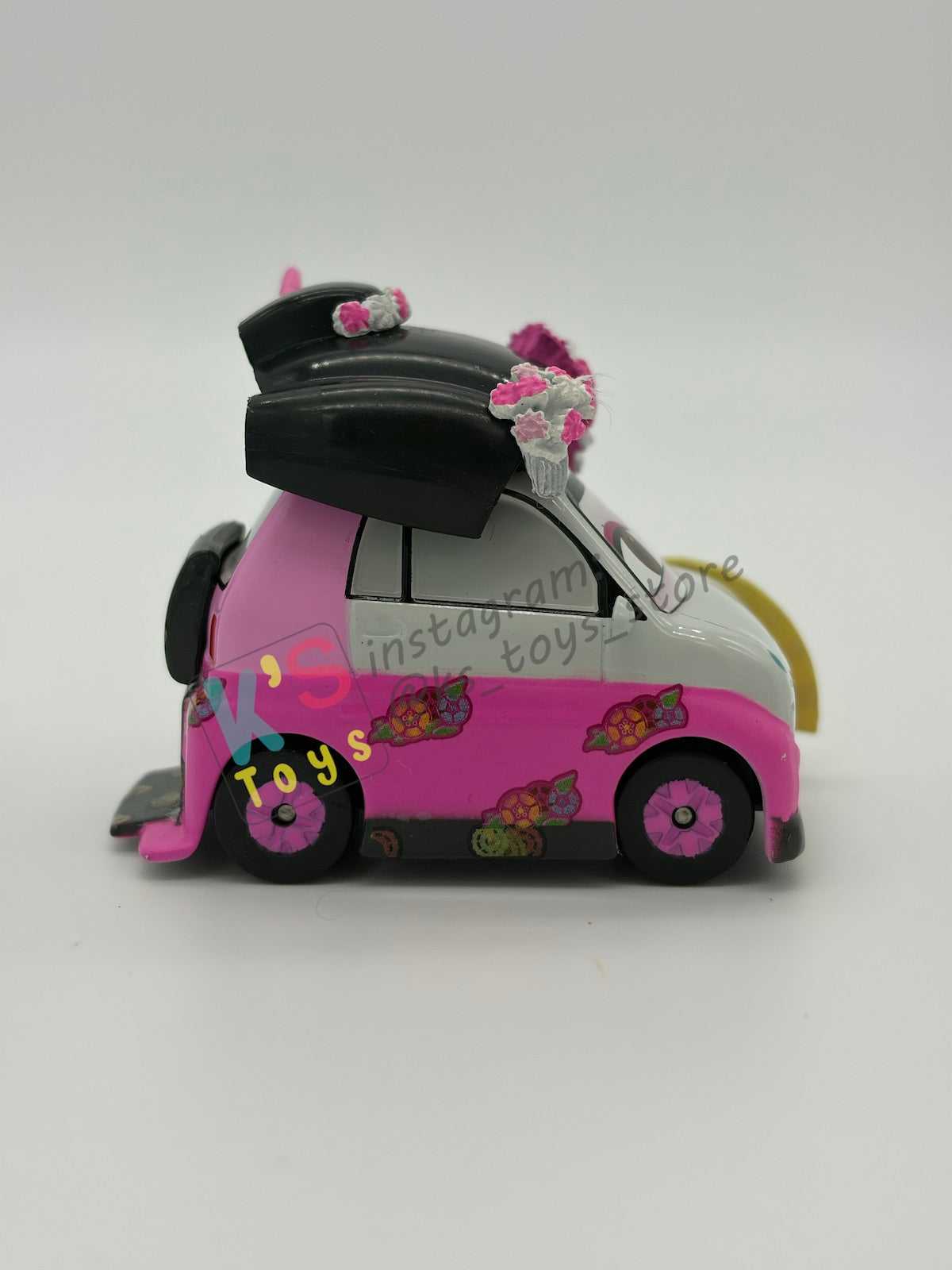 PRE-OWNED / LOOSE DISNEY STORE OF DISNEY PIXAR CARS 1:43 - TAMIKO, SHIGEKO AND OKUNI - TRAVELLING THROUGH TOKYO SERIES - IN NEAR MINT CONDITION