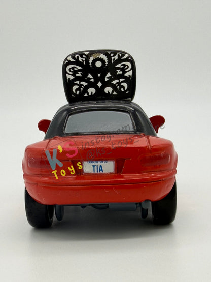 PRE-OWNED / LOOSE DISNEY STORE OF DISNEY PIXAR CARS 1:43 - SENORITA MIA & TIA - 20 CARS TOON GIFT SET COLLECTORS SERIES - IN NEAR MINT CONDITION!!