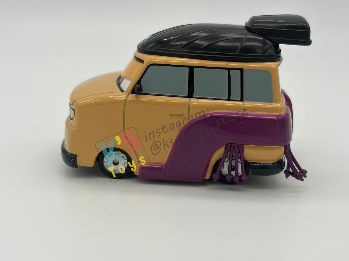 PRE-OWNED / LOOSE DISNEY STORE OF DISNEY PIXAR CARS 1:43 - KINGPIN NOBUNAGA  - TRAVELLING THROUGH TOKYO SERIES - NEAR MINT CONDITION