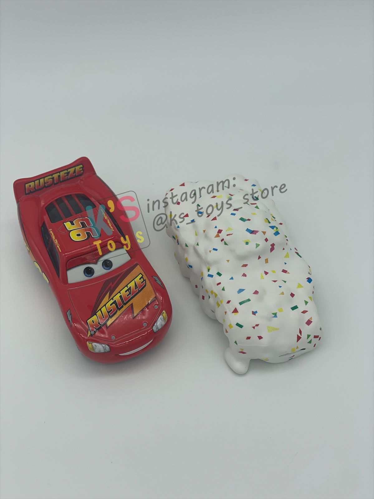 PRE-OWNED / LOOSE DISNEY PIXAR CARS 1:55 BY MATTEL - "CUPCAKE LIGHTNING MCQUEEN, METALLIC FINISH" FUNNY FLASHBACK - MINT CONDITION