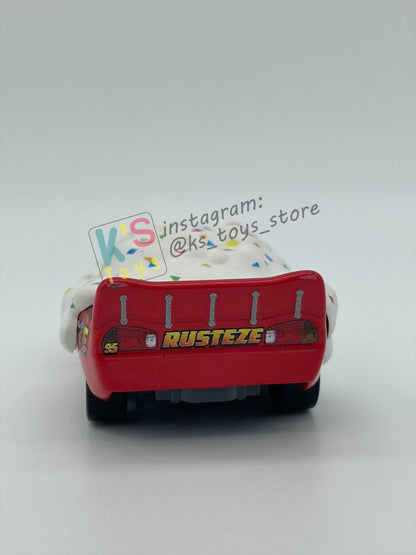 PRE-OWNED / LOOSE DISNEY PIXAR CARS 1:55 BY MATTEL - "CUPCAKE LIGHTNING MCQUEEN, METALLIC FINISH" FUNNY FLASHBACK - MINT CONDITION