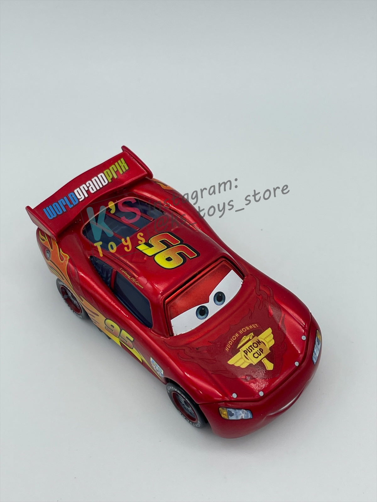 PRE-OWNED / LOOSE DISNEY PIXAR CARS 1:55 BY MATTEL - "CARS 2 LIGHTNING MCQUEEN, METALLIC FINISH" EXCLUSIVE TOYSRUS SPECIAL DECO - MINT CONDITION