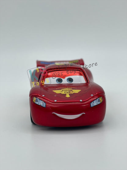 PRE-OWNED / LOOSE DISNEY PIXAR CARS 1:55 BY MATTEL - "CARS 2 LIGHTNING MCQUEEN, METALLIC FINISH" EXCLUSIVE TOYSRUS SPECIAL DECO - MINT CONDITION