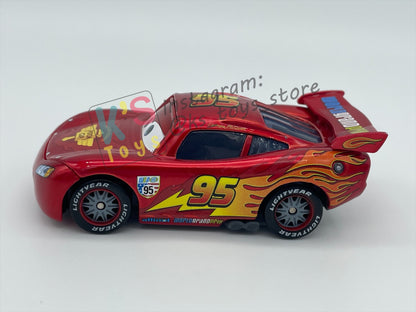 PRE-OWNED / LOOSE DISNEY PIXAR CARS 1:55 BY MATTEL - "CARS 2 LIGHTNING MCQUEEN, METALLIC FINISH" EXCLUSIVE TOYSRUS SPECIAL DECO - MINT CONDITION