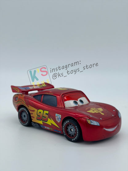 PRE-OWNED / LOOSE DISNEY PIXAR CARS 1:55 BY MATTEL - "CARS 2 LIGHTNING MCQUEEN, METALLIC FINISH" EXCLUSIVE TOYSRUS SPECIAL DECO - NEAR MINT CONDITION