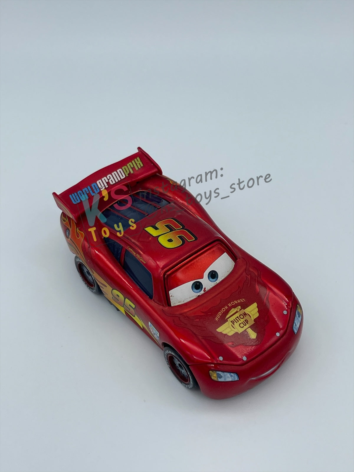 PRE-OWNED / LOOSE DISNEY PIXAR CARS 1:55 BY MATTEL - "CARS 2 LIGHTNING MCQUEEN, METALLIC FINISH" EXCLUSIVE TOYSRUS SPECIAL DECO - NEAR MINT CONDITION