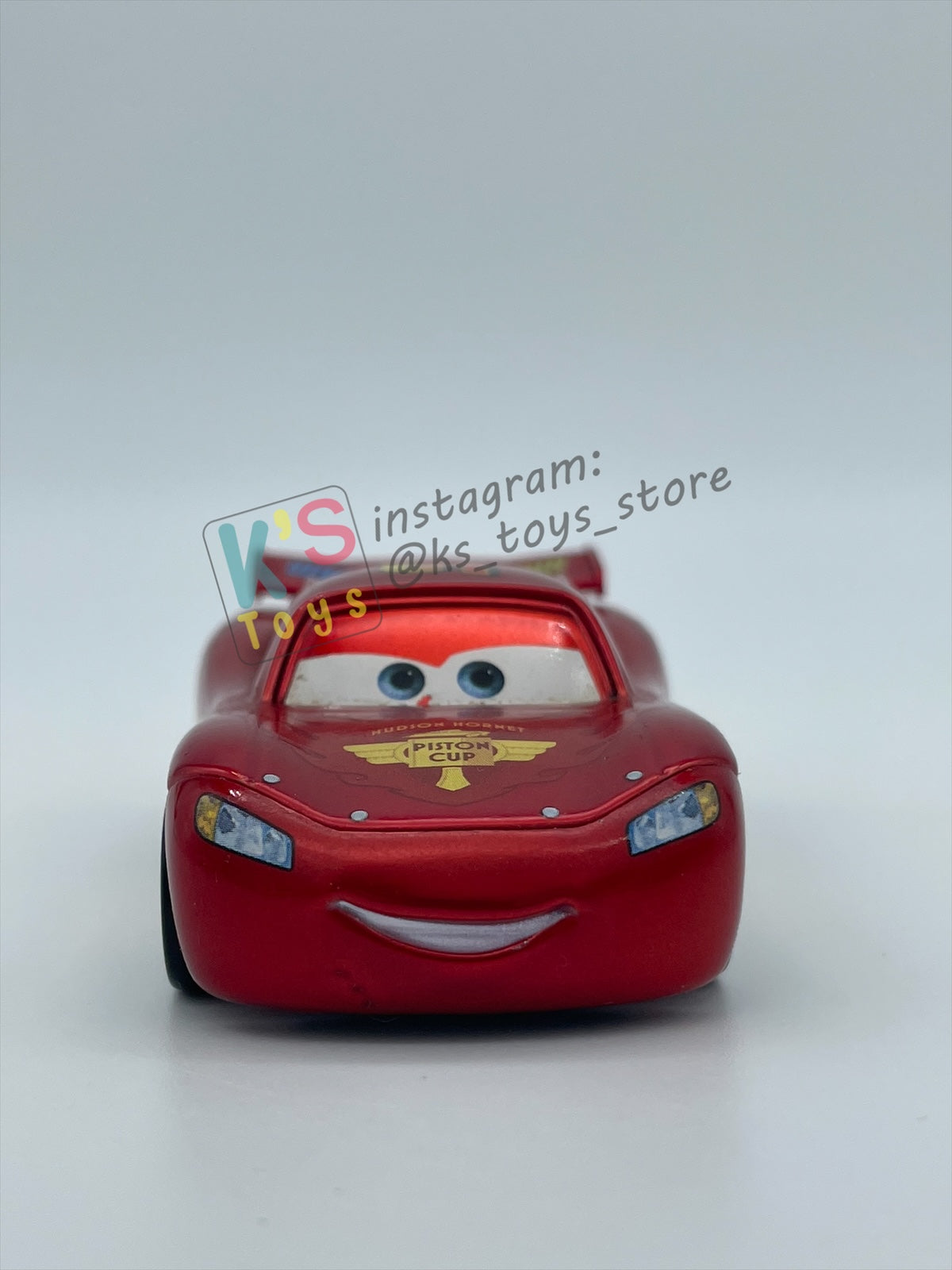 PRE-OWNED / LOOSE DISNEY PIXAR CARS 1:55 BY MATTEL - "CARS 2 LIGHTNING MCQUEEN, METALLIC FINISH" EXCLUSIVE TOYSRUS SPECIAL DECO - NEAR MINT CONDITION