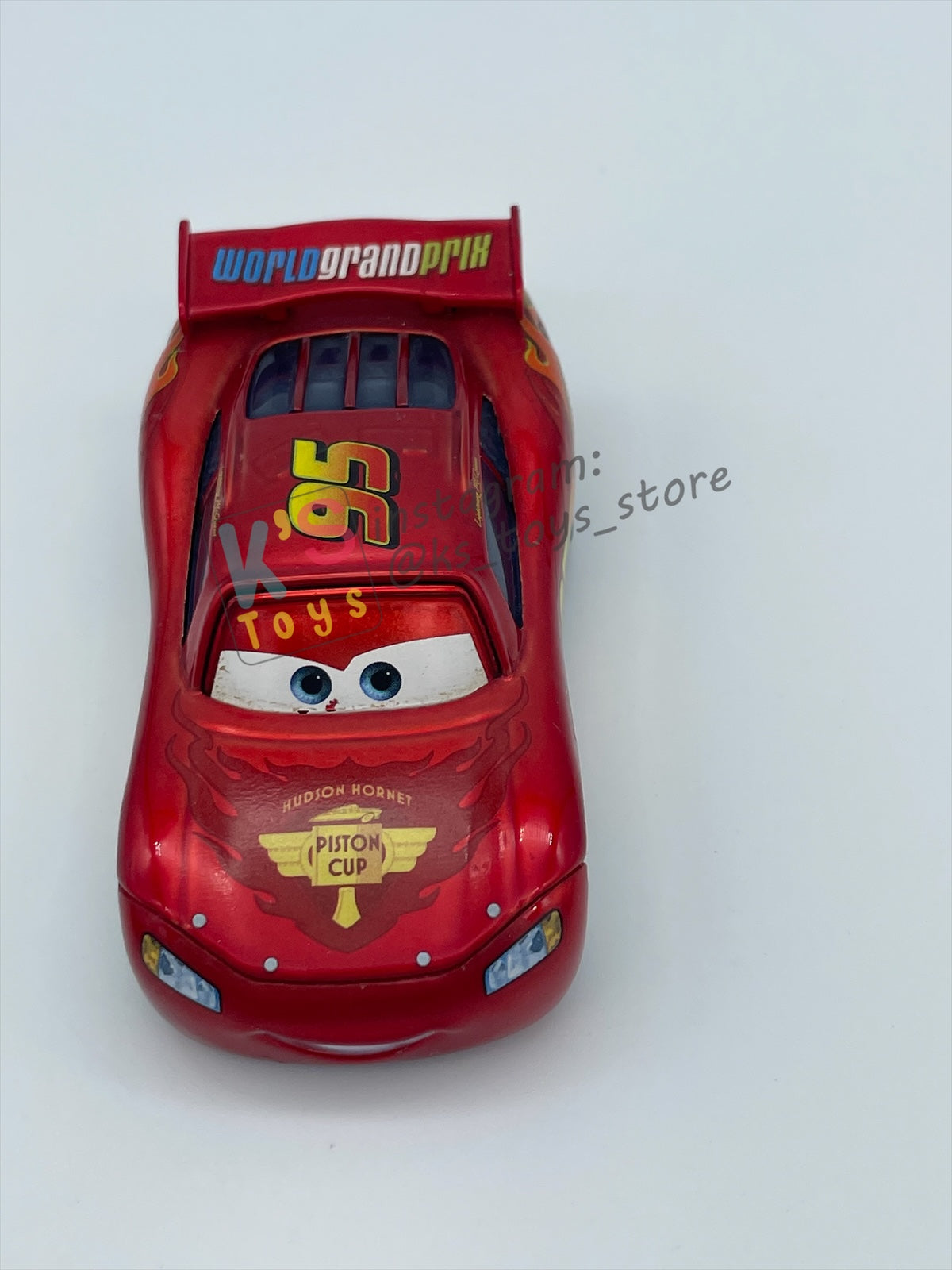 PRE-OWNED / LOOSE DISNEY PIXAR CARS 1:55 BY MATTEL - "CARS 2 LIGHTNING MCQUEEN, METALLIC FINISH" EXCLUSIVE TOYSRUS SPECIAL DECO - NEAR MINT CONDITION