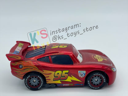 PRE-OWNED / LOOSE DISNEY PIXAR CARS 1:55 BY MATTEL - "CARS 2 LIGHTNING MCQUEEN, METALLIC FINISH" EXCLUSIVE TOYSRUS SPECIAL DECO - NEAR MINT CONDITION