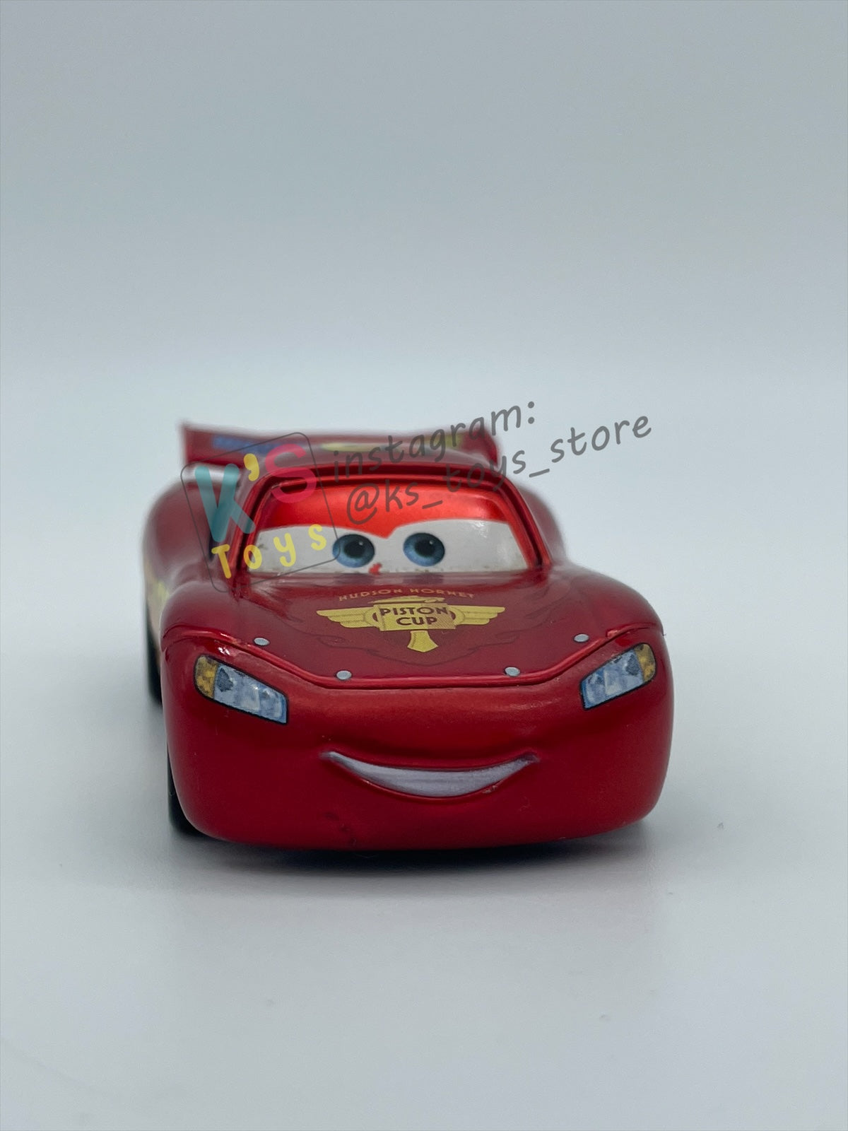 PRE-OWNED / LOOSE DISNEY PIXAR CARS 1:55 BY MATTEL - "CARS 2 LIGHTNING MCQUEEN, METALLIC FINISH" EXCLUSIVE TOYSRUS SPECIAL DECO - NEAR MINT CONDITION