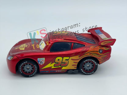 PRE-OWNED / LOOSE DISNEY PIXAR CARS 1:55 BY MATTEL - "CARS 2 LIGHTNING MCQUEEN, METALLIC FINISH" EXCLUSIVE TOYSRUS SPECIAL DECO - NEAR MINT CONDITION