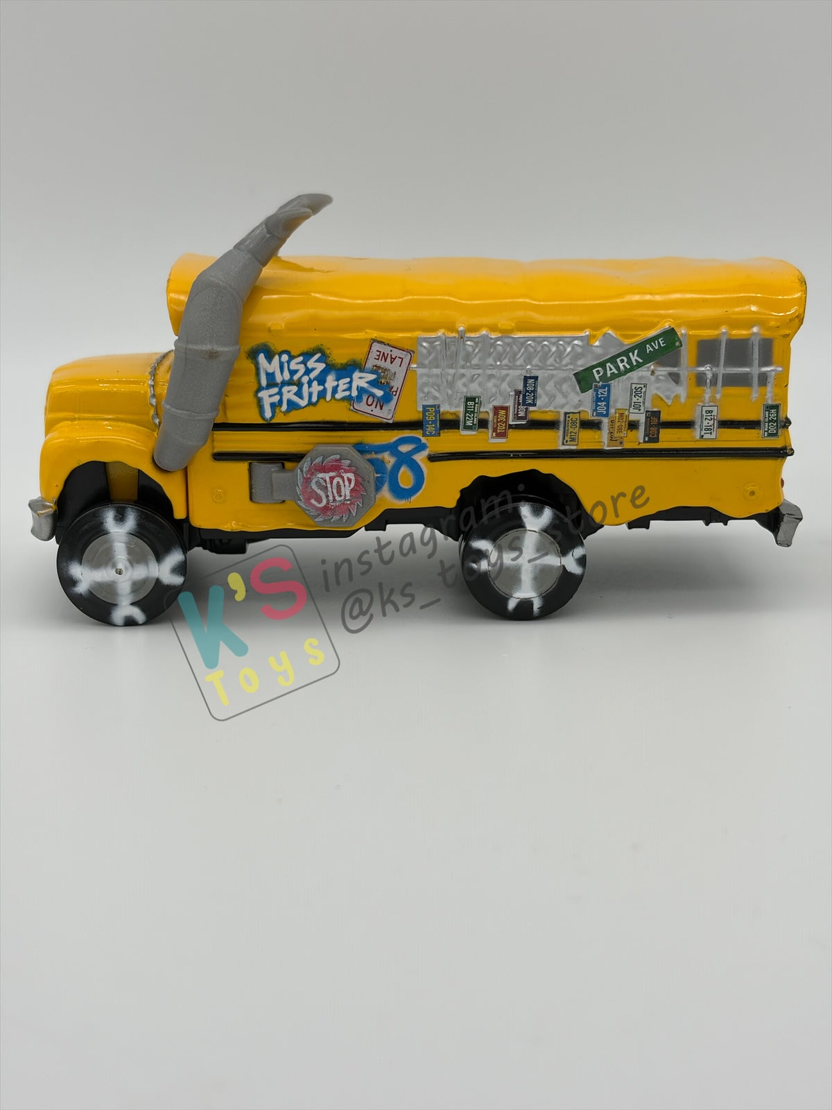 PRE-OWNED / LOOSE DISNEY PIXAR CARS - "MISS FRITTER" THUNDER HOLLOW SERIES - NEAR MINT CONDITION - READ DESCRIPTION!!!!!!
