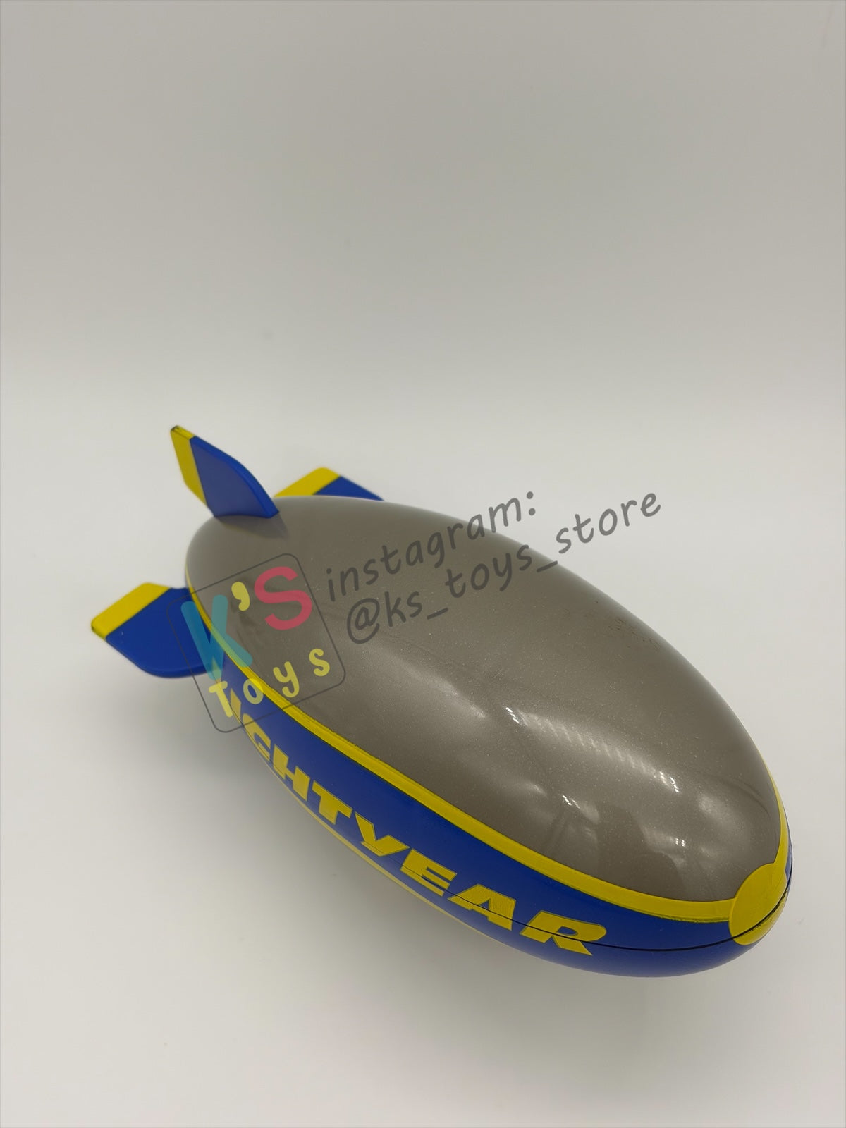 PRE-OWNED / LOOSE DISNEY PIXAR CARS - "AL OFT THE LIGHTYEAR BLIMP" THE WORLD OF CARS SERIES - NEAR MINT CONDITION - READ DESCRIPTION!!!!!!!!!